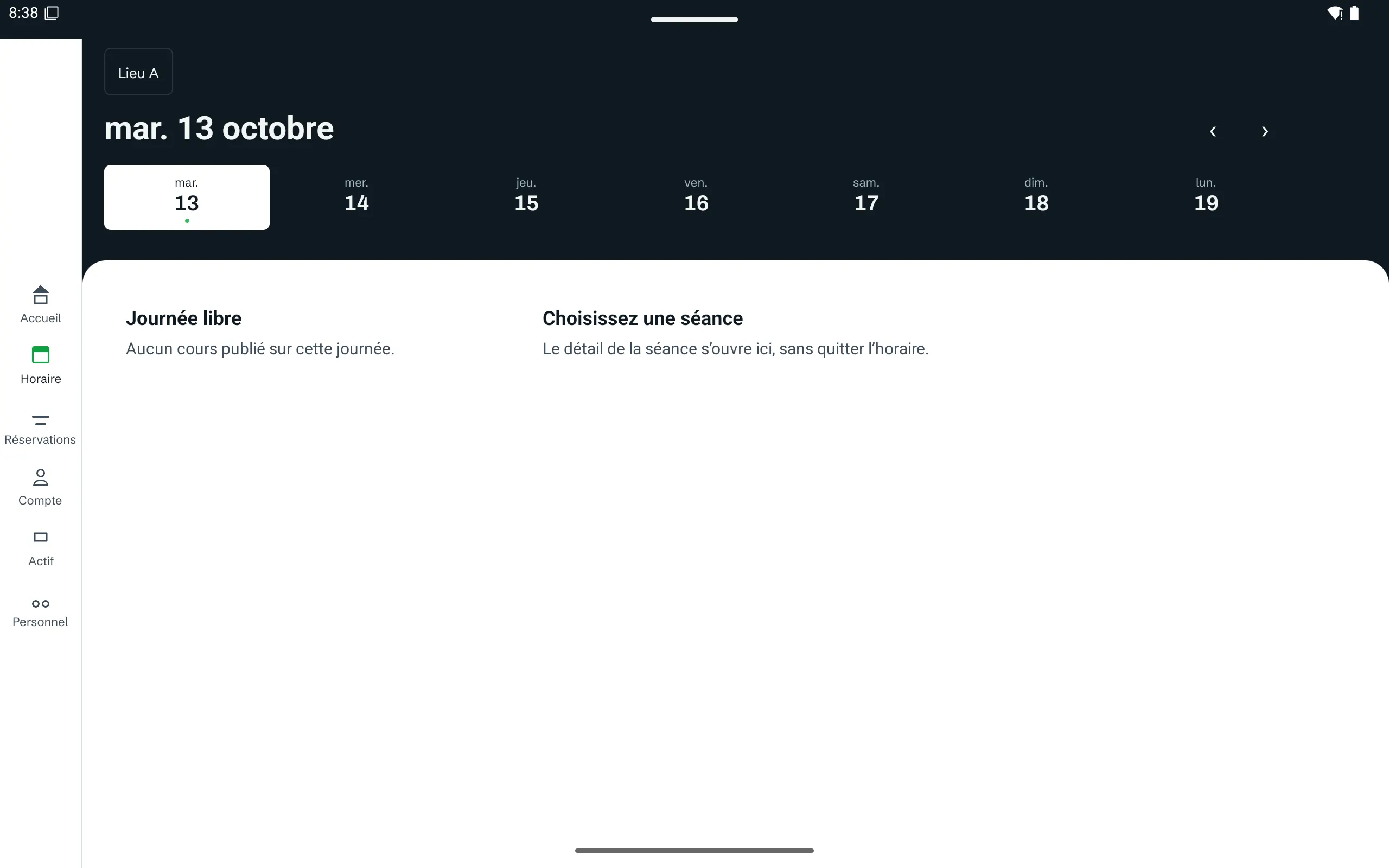 Keeviv sur Pixel Tablet, mardi 13 octobre 2026 : l’horaire et le détail côte à côte, aucun cours publié ce jour-là. Données d’exemple. Pas une garantie pour les autres tablettes Android.